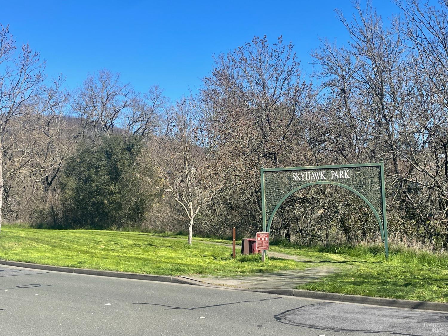 5903 Mountain Hawk Dr