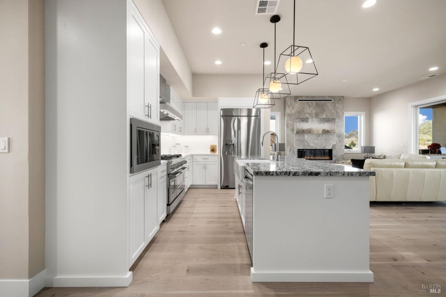 5903 Mountain Hawk Dr