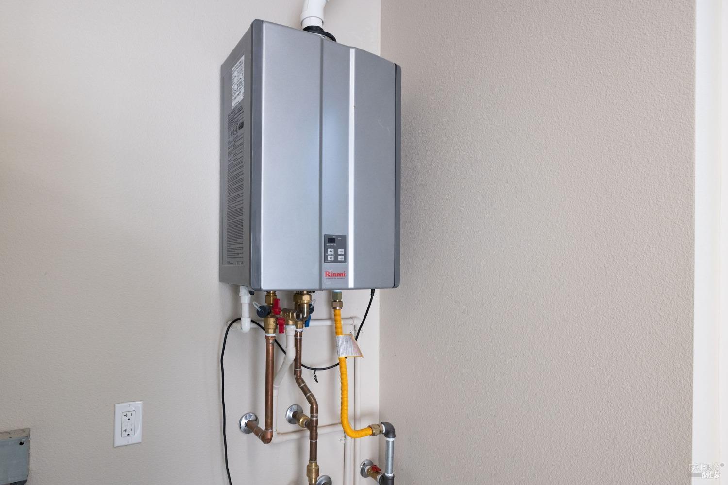 5903 Mountain Hawk Dr