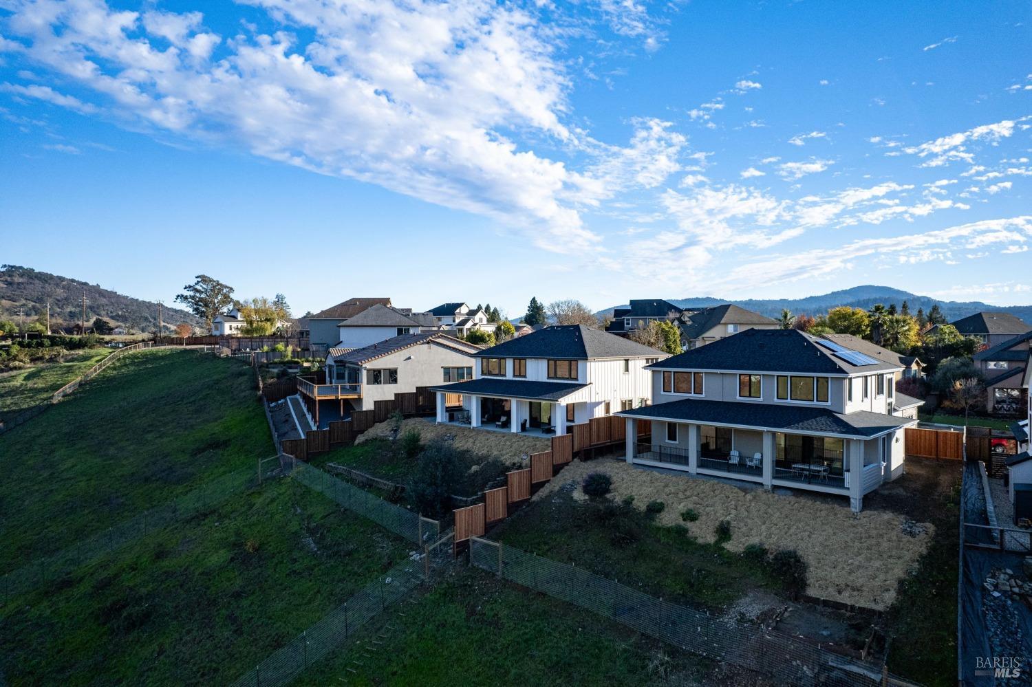 5903 Mountain Hawk Dr