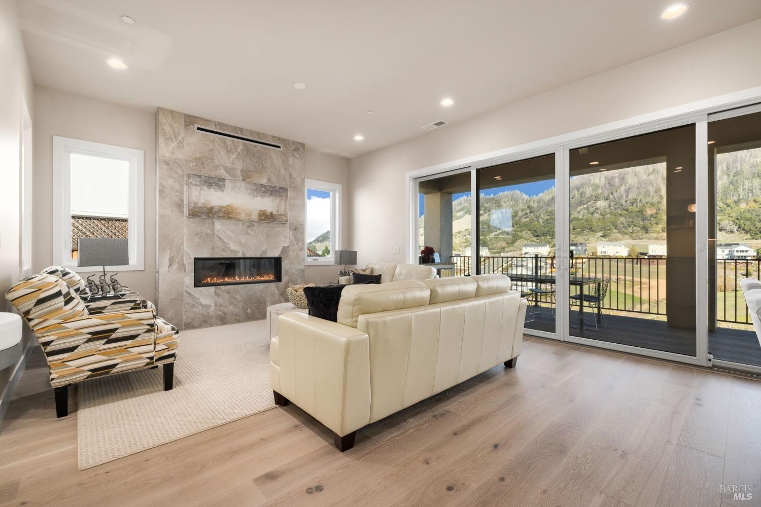 5903 Mountain Hawk Dr