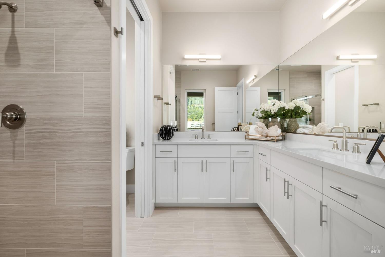 5903 Mountain Hawk Dr