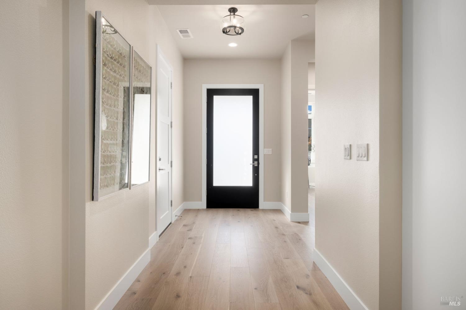 5903 Mountain Hawk Dr