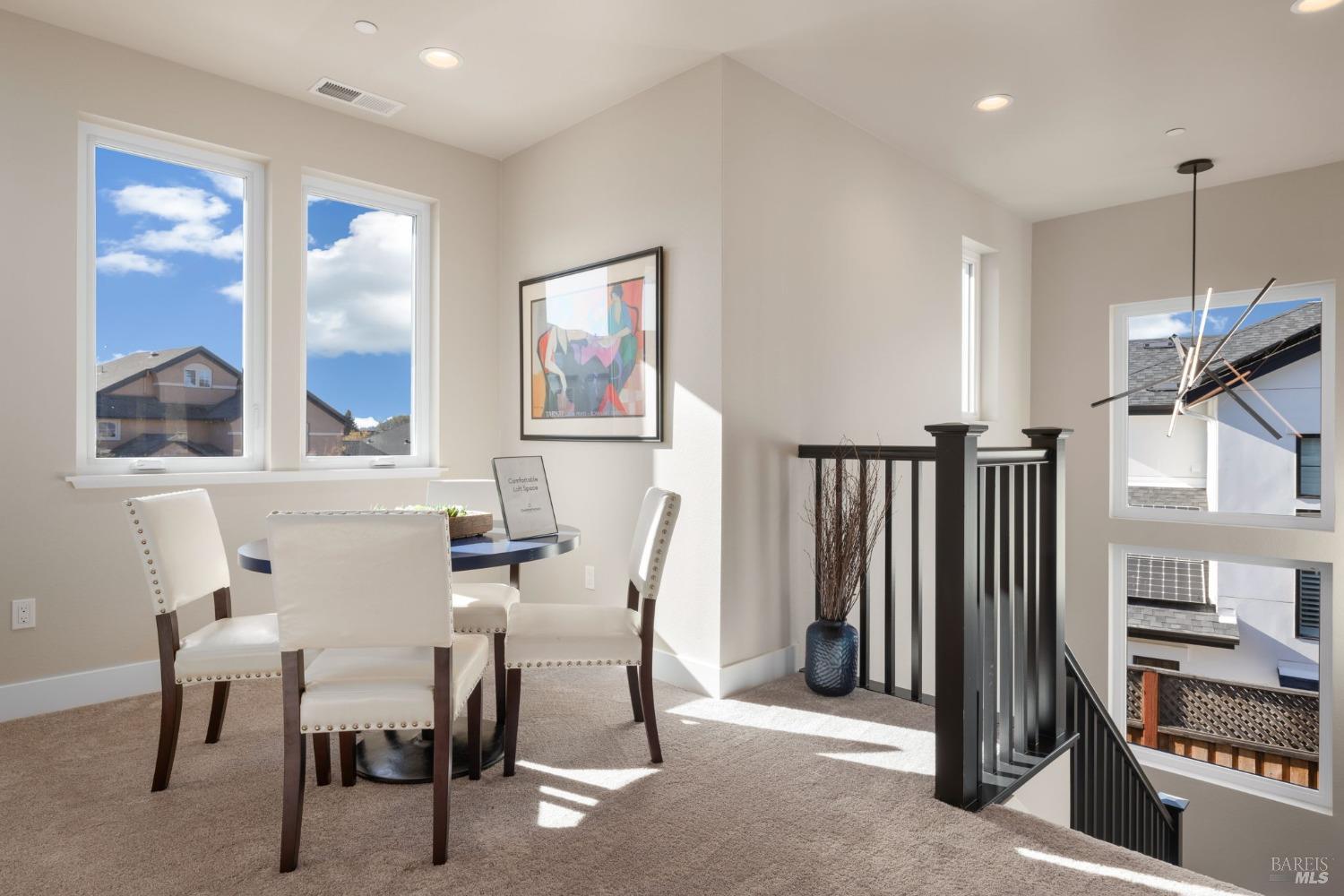 5903 Mountain Hawk Dr