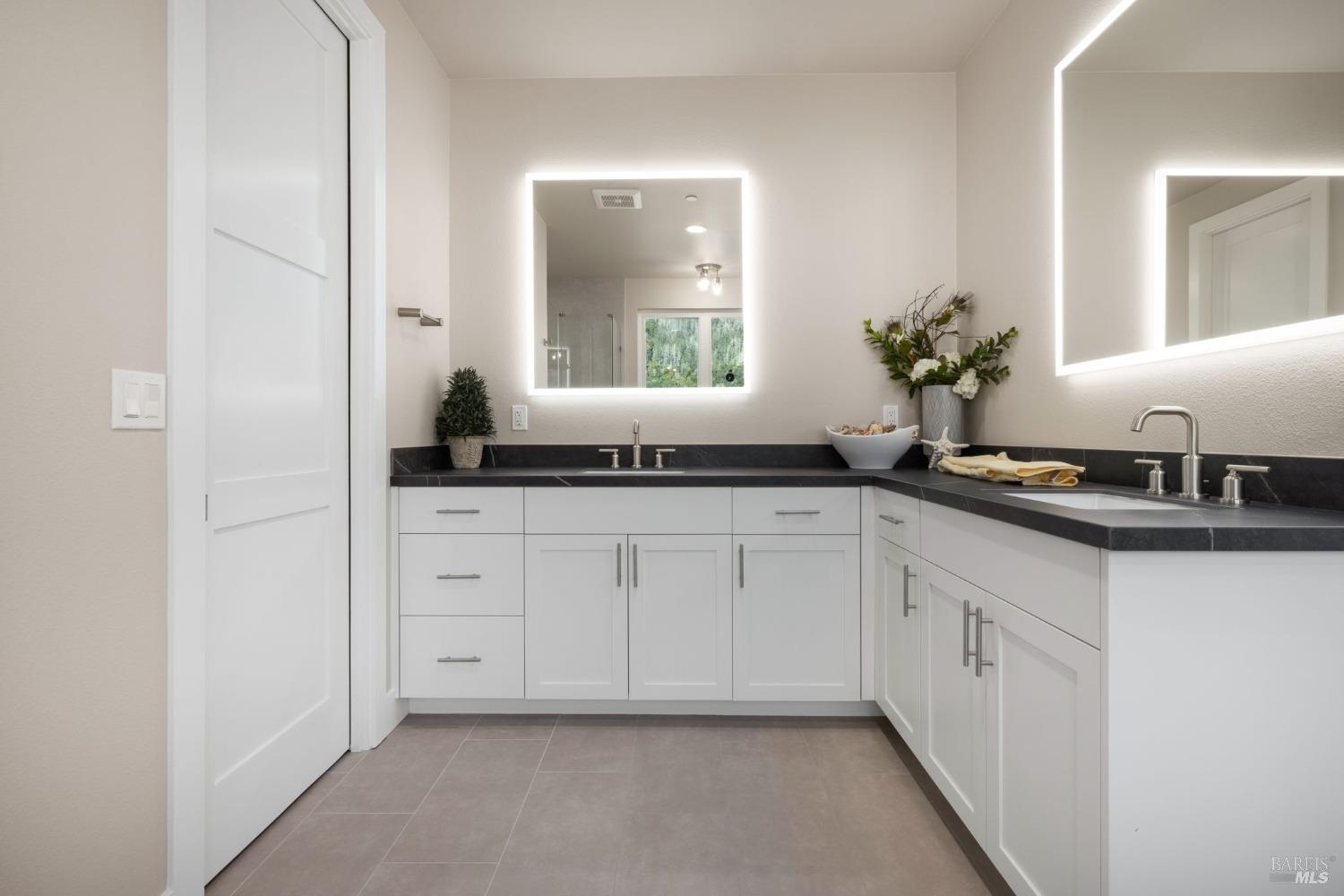 5903 Mountain Hawk Dr