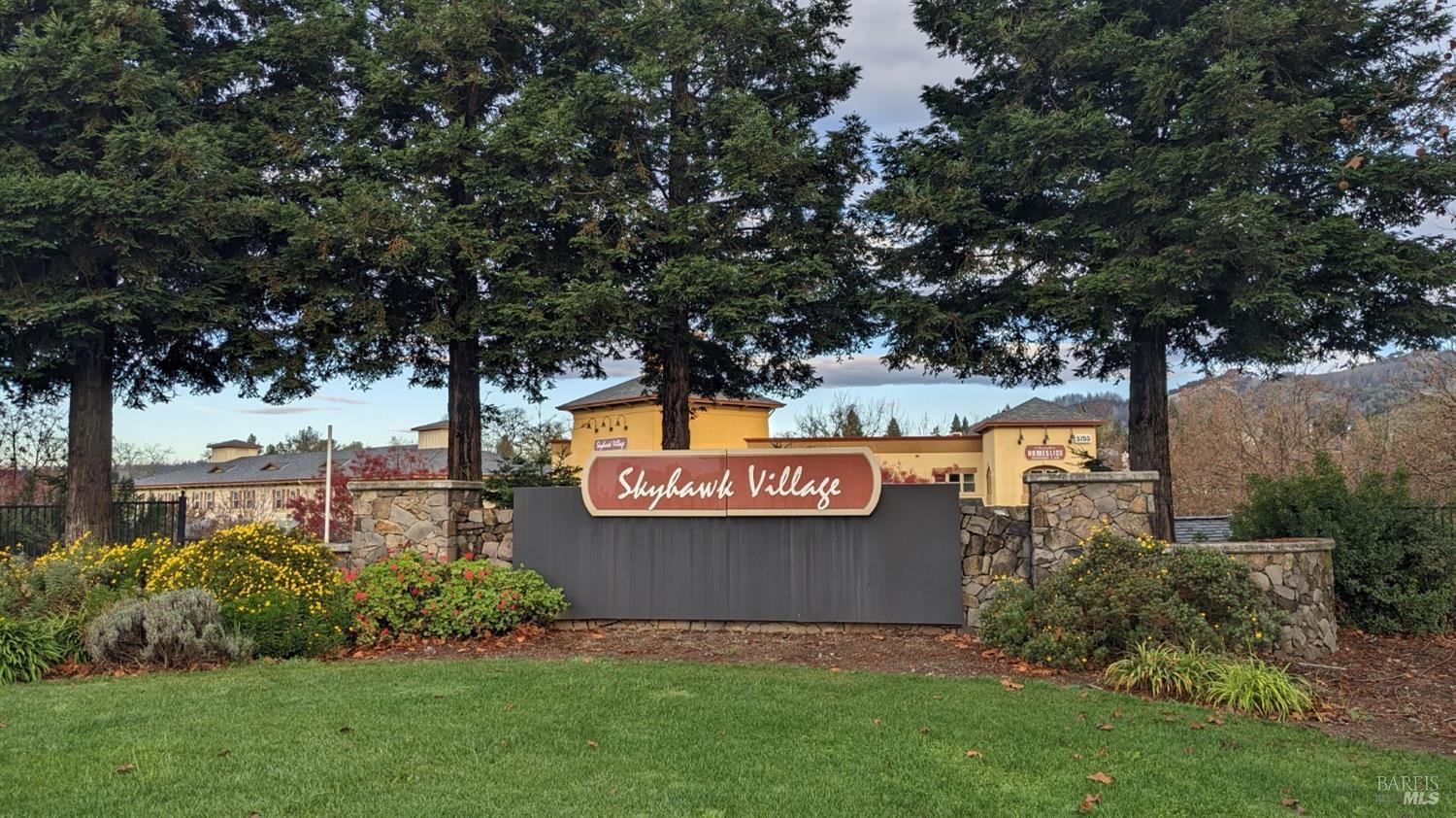 5903 Mountain Hawk Dr