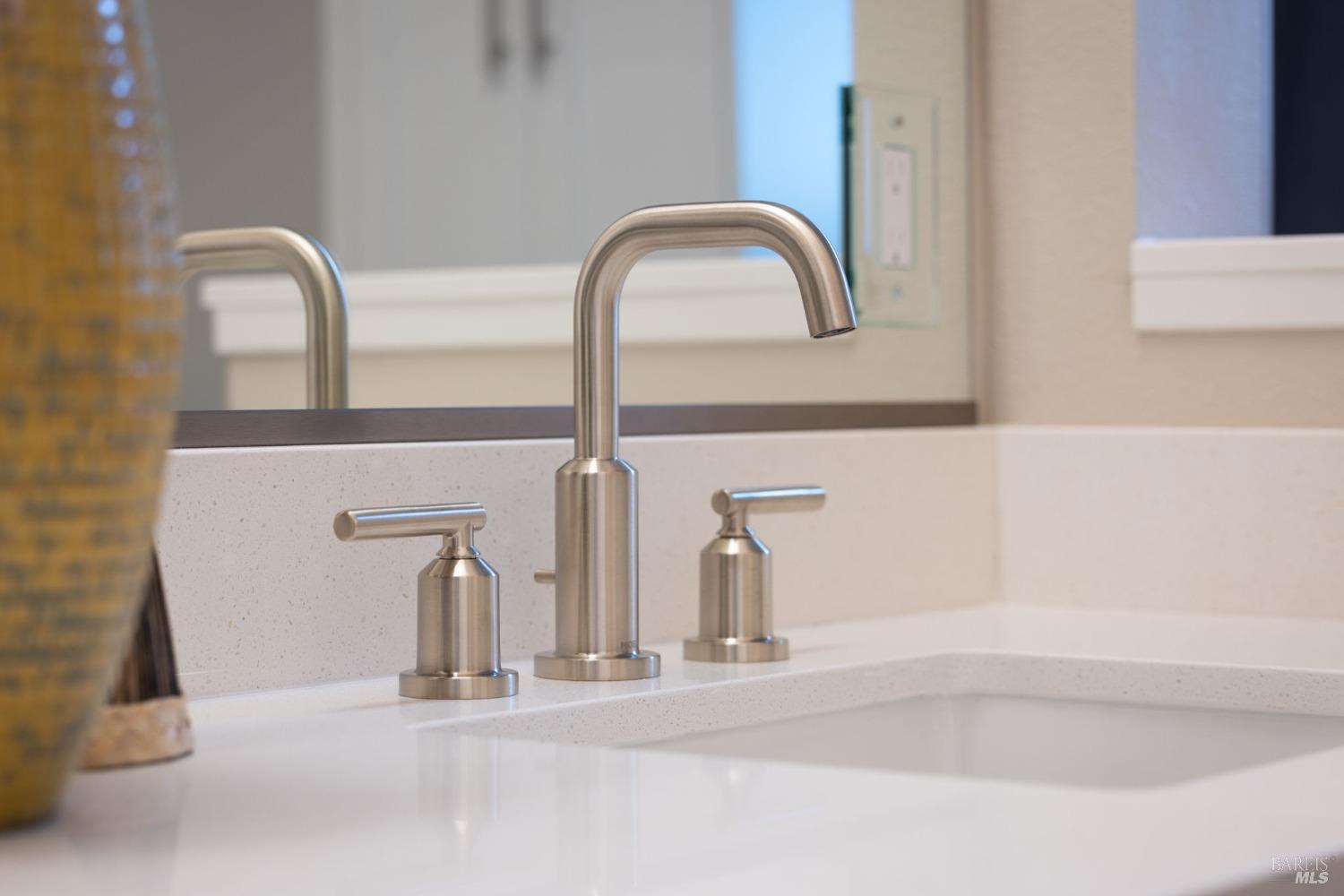 5903 Mountain Hawk Dr