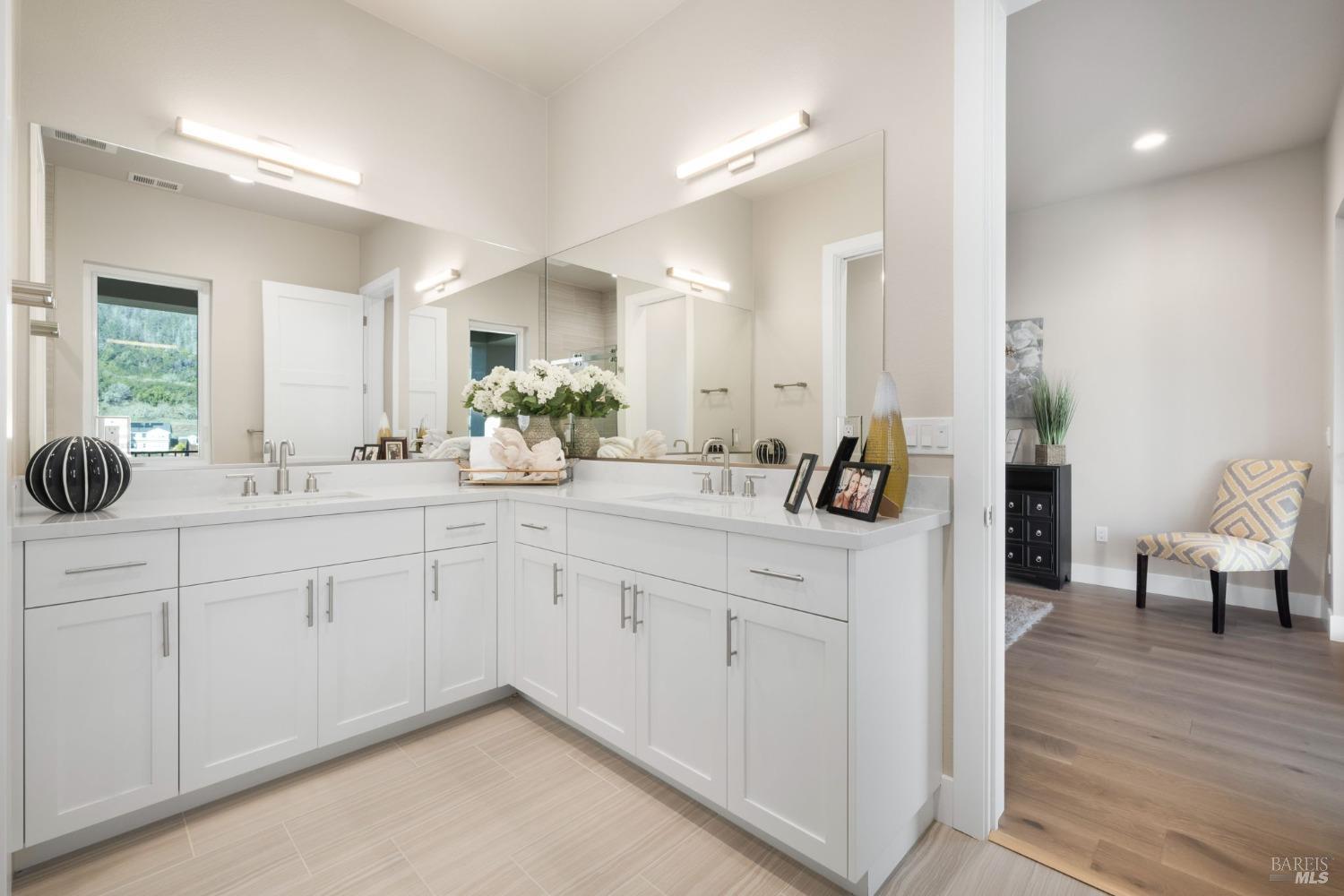 5903 Mountain Hawk Dr