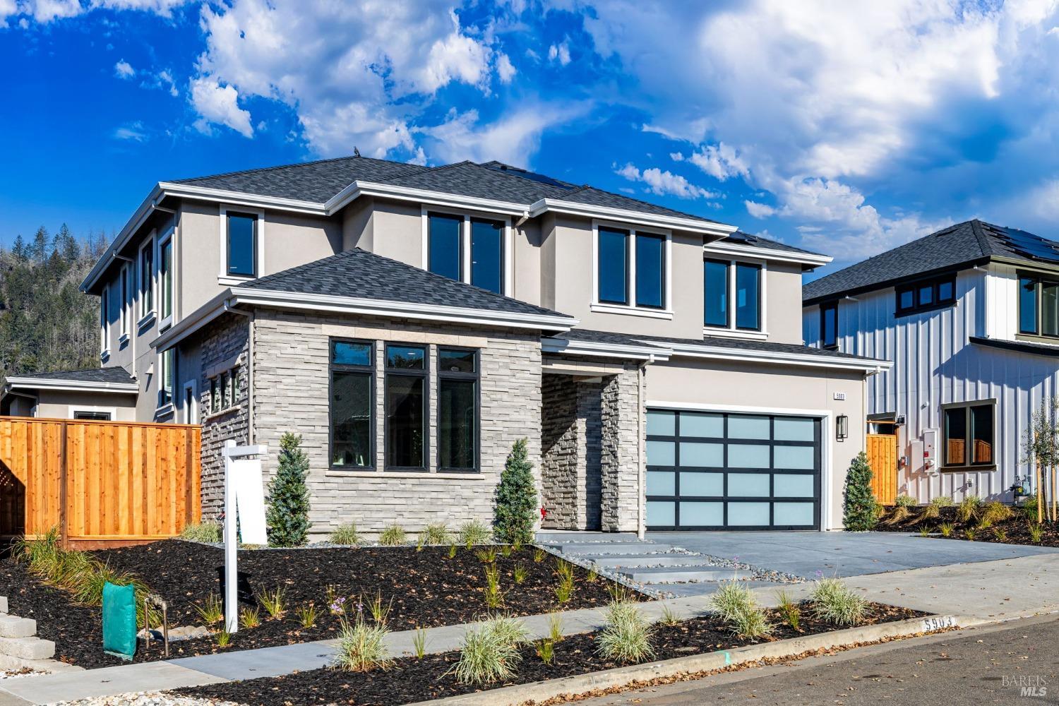 5903 Mountain Hawk Dr