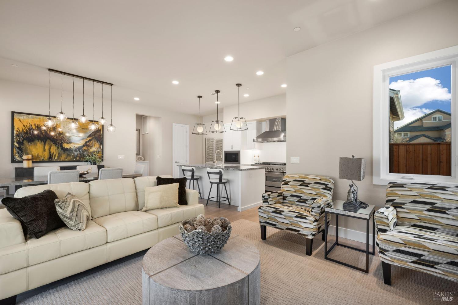 5903 Mountain Hawk Dr