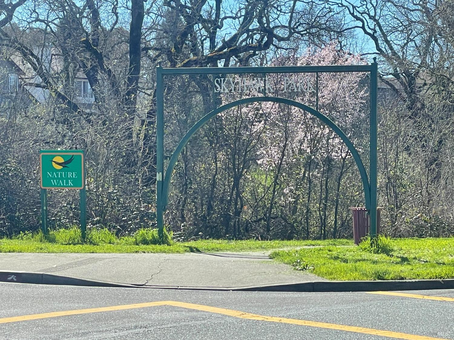 5903 Mountain Hawk Dr