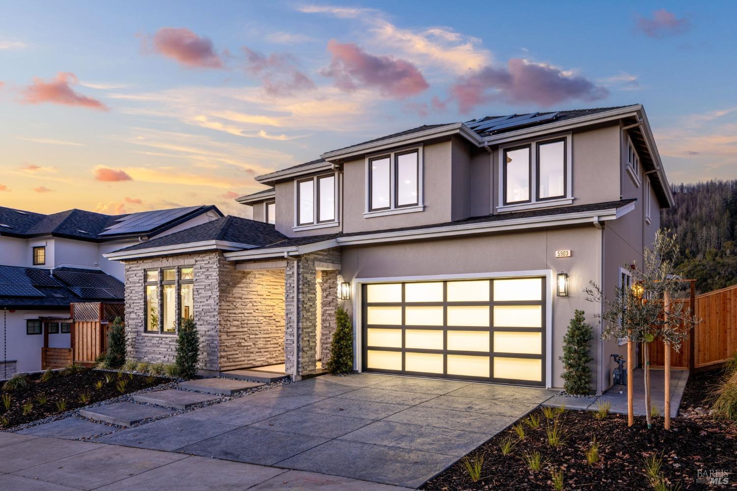 5903 Mountain Hawk Dr