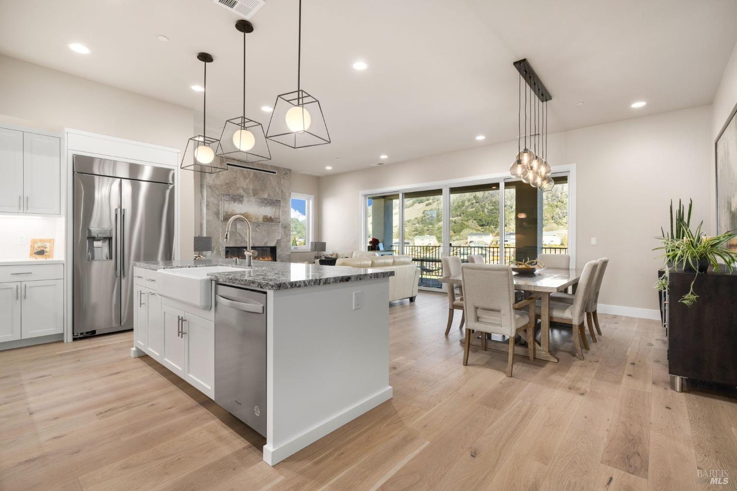 5903 Mountain Hawk Dr