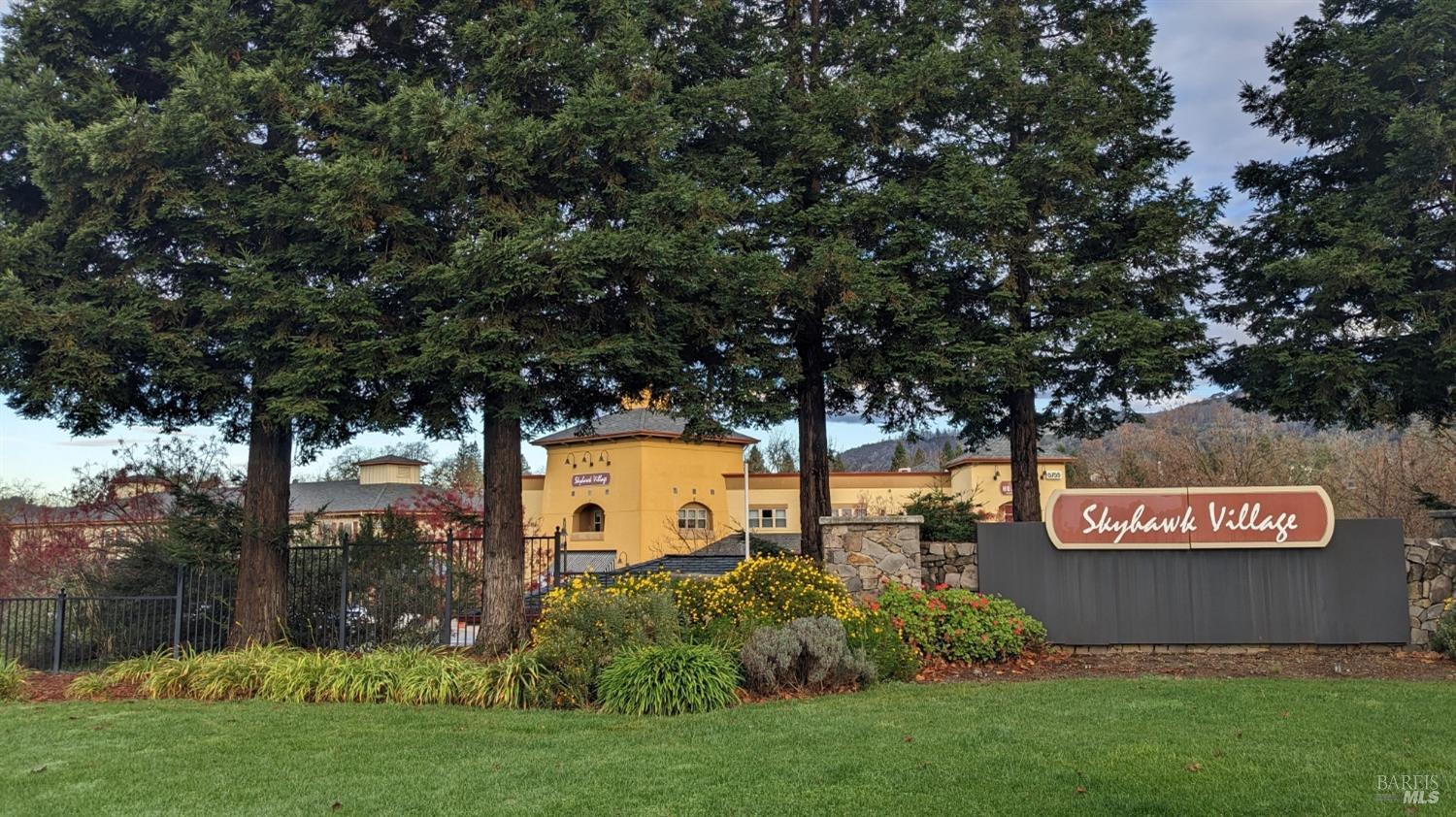 5903 Mountain Hawk Dr