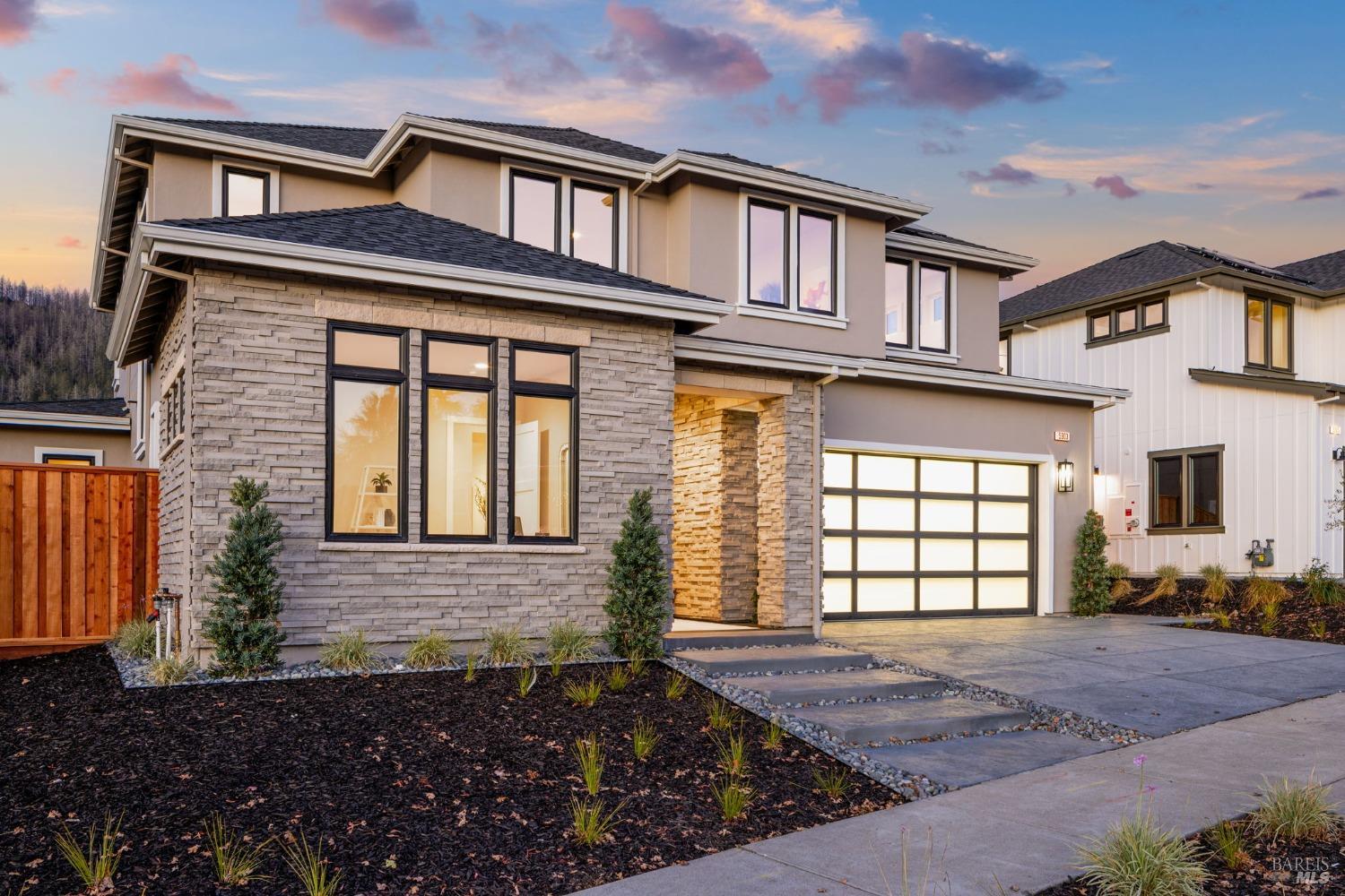 5903 Mountain Hawk Dr