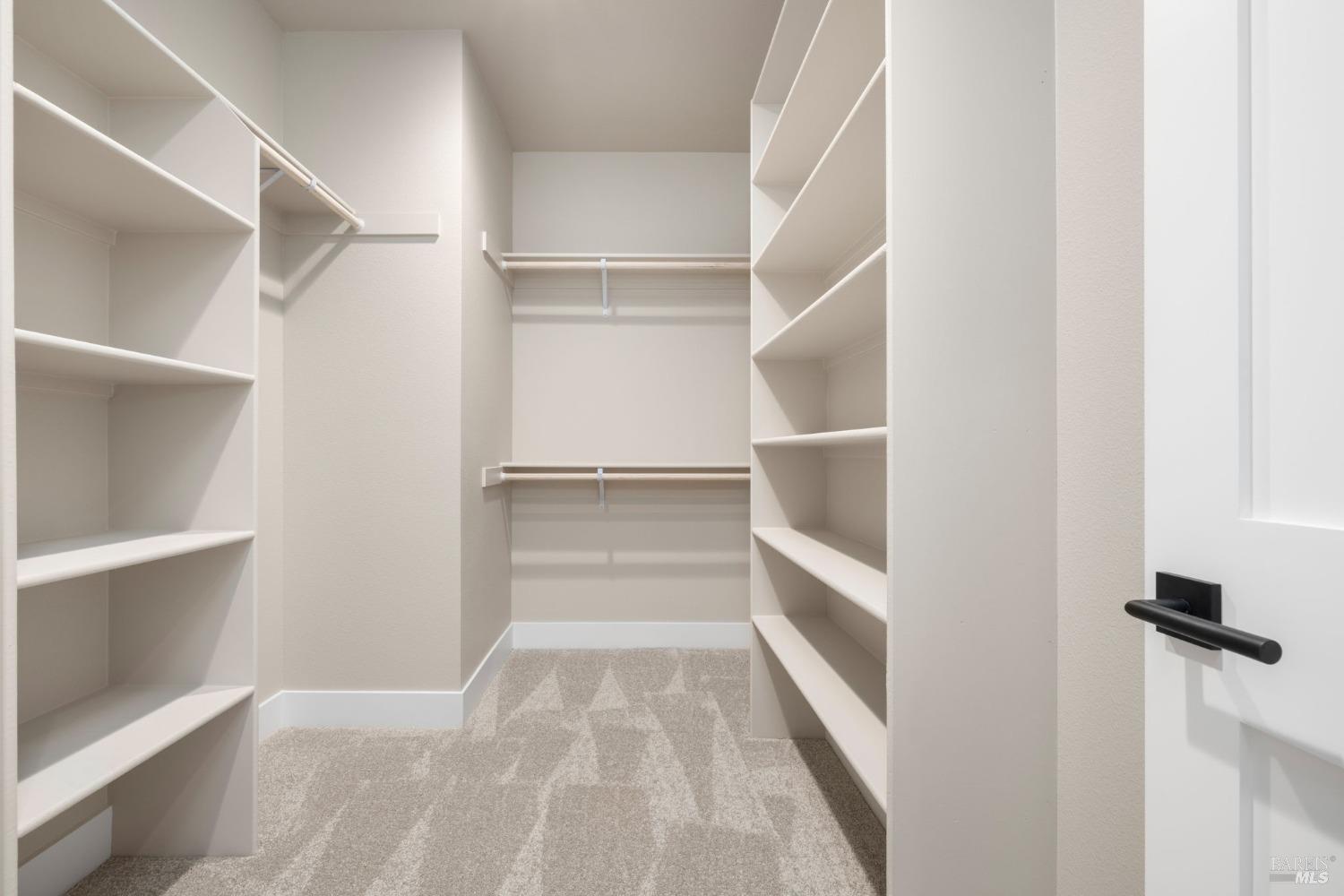 5903 Mountain Hawk Dr