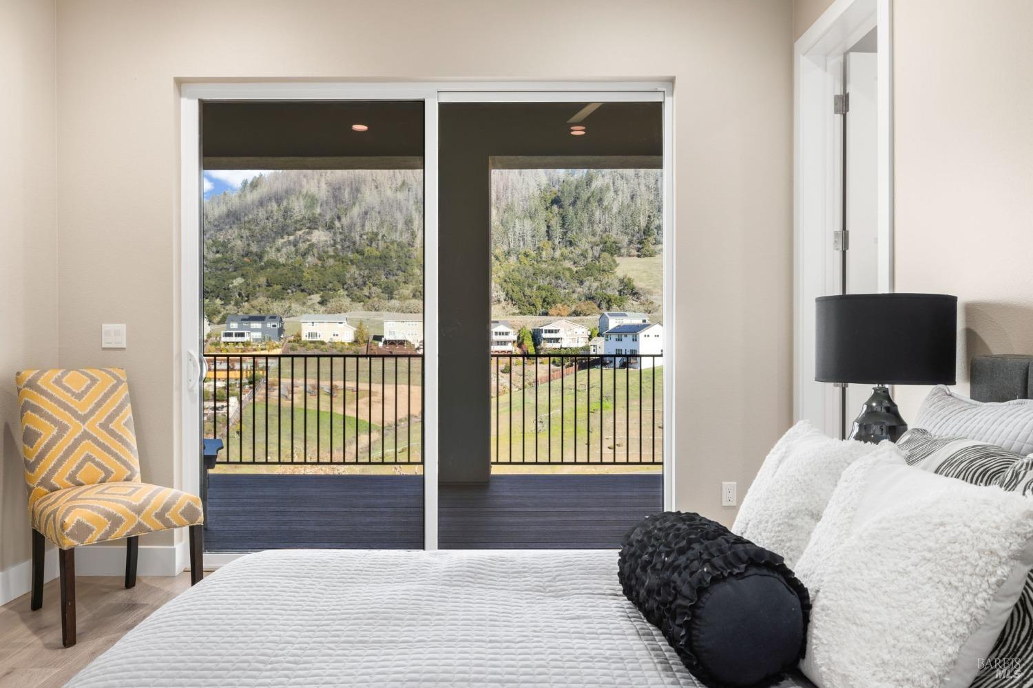 5903 Mountain Hawk Dr