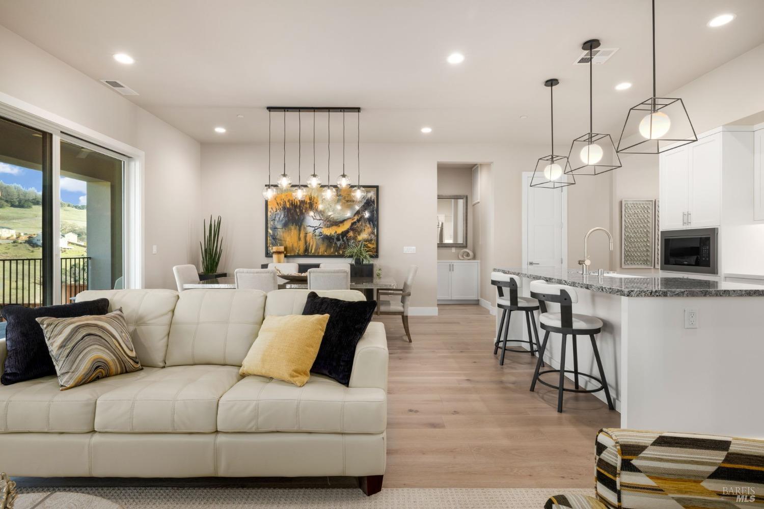 5903 Mountain Hawk Dr