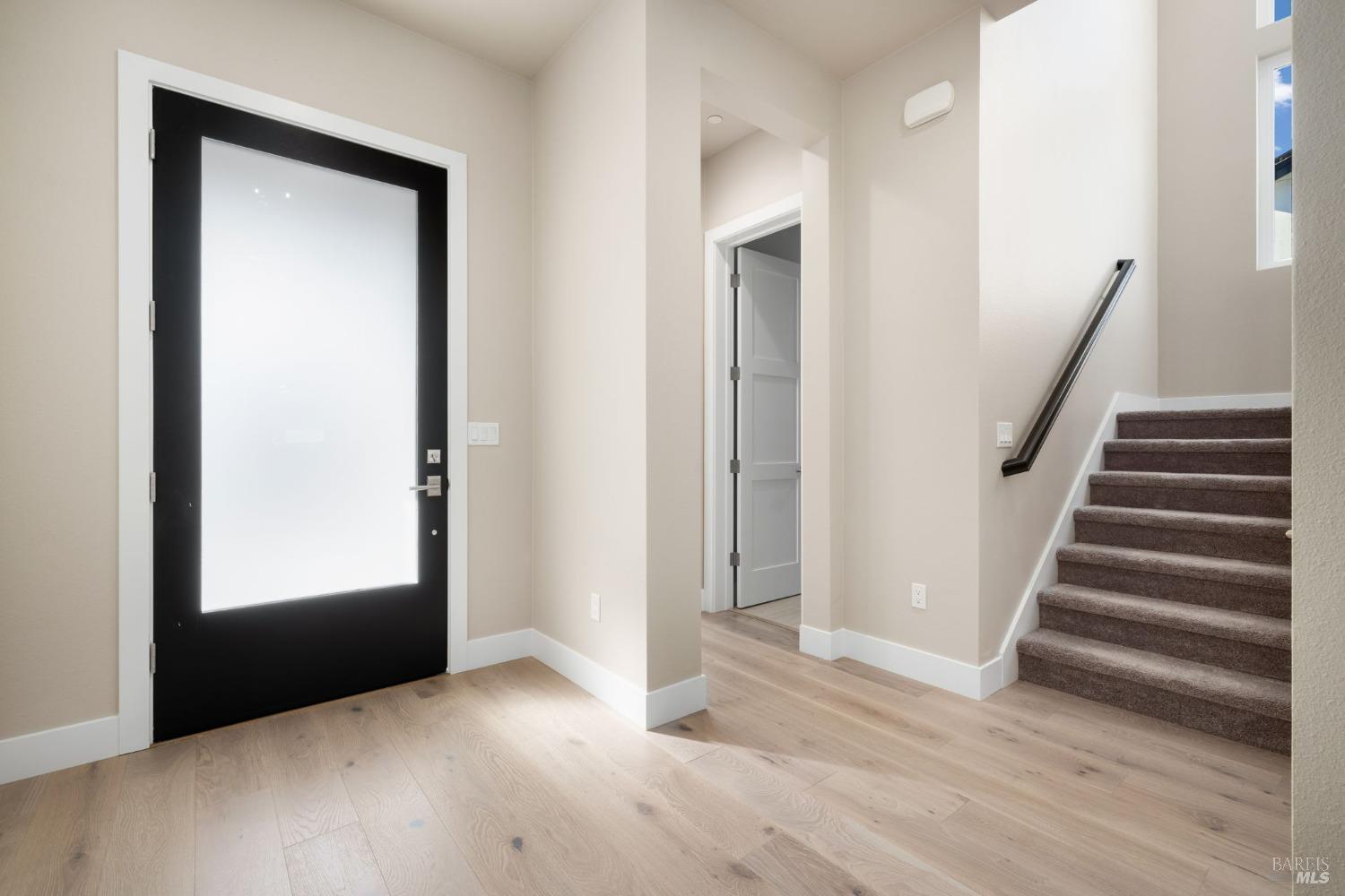 5903 Mountain Hawk Dr