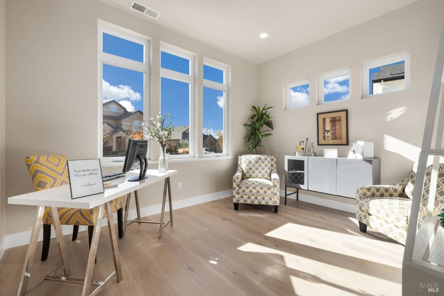 5903 Mountain Hawk Dr