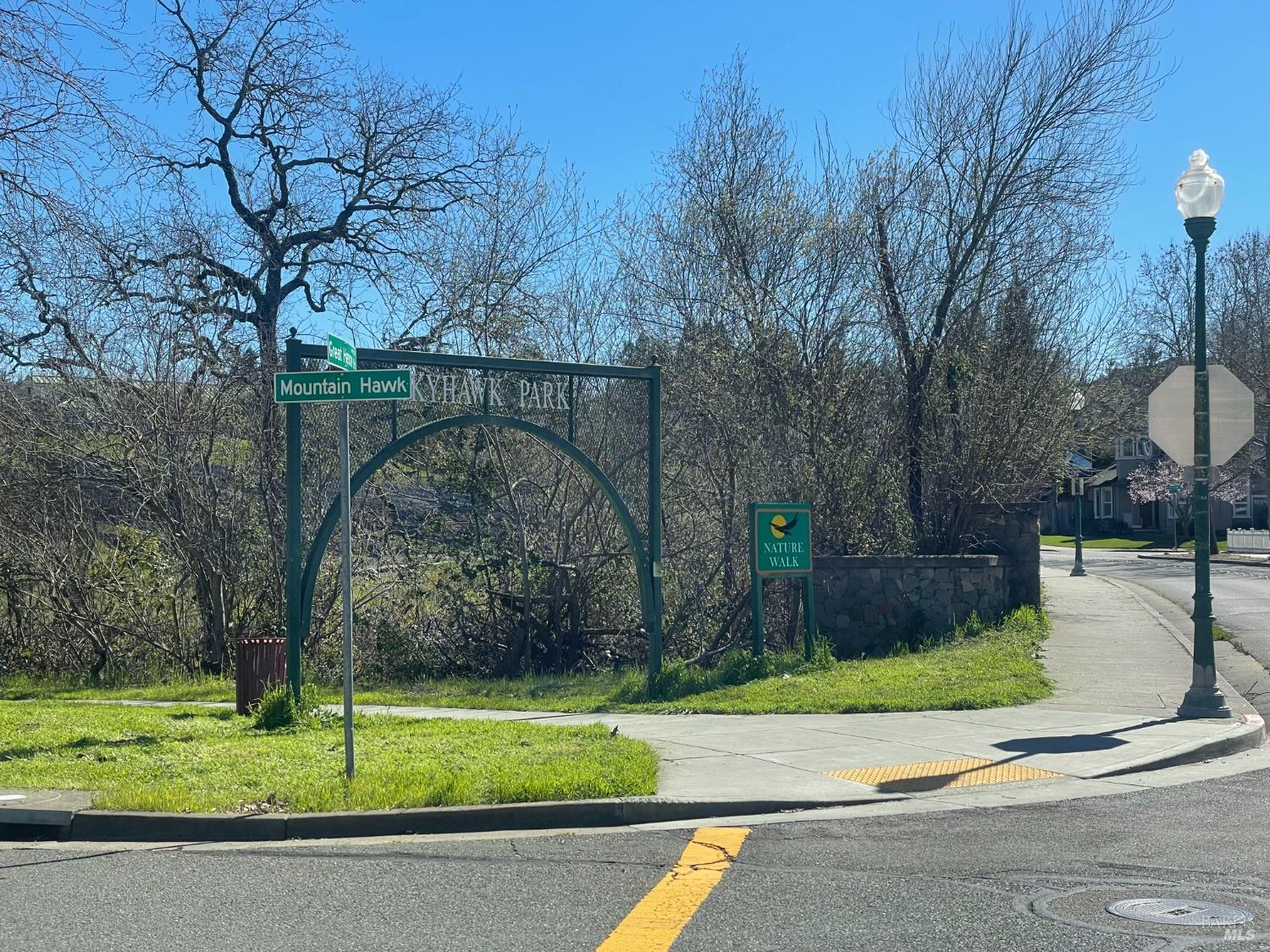 5903 Mountain Hawk Dr