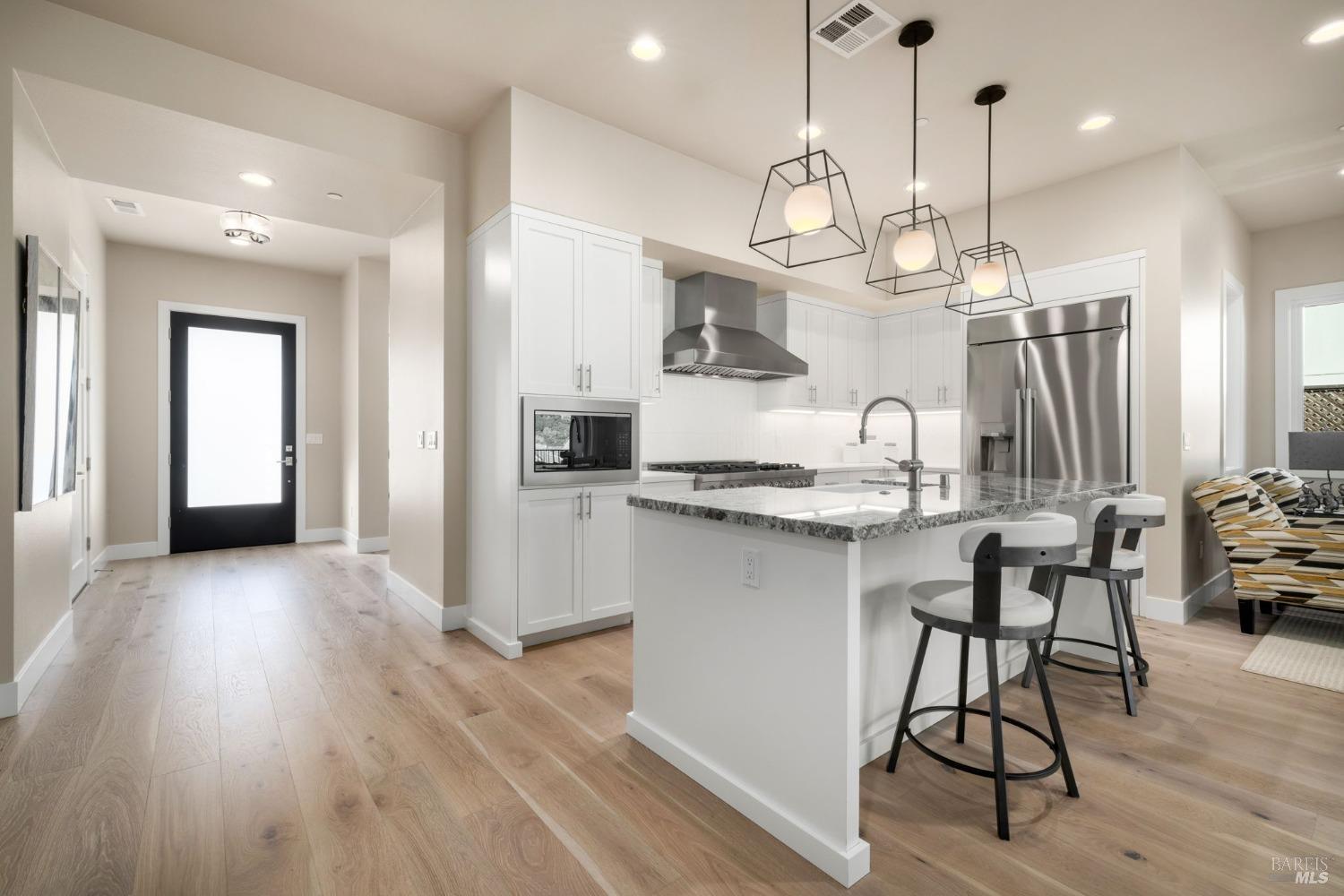 5903 Mountain Hawk Dr