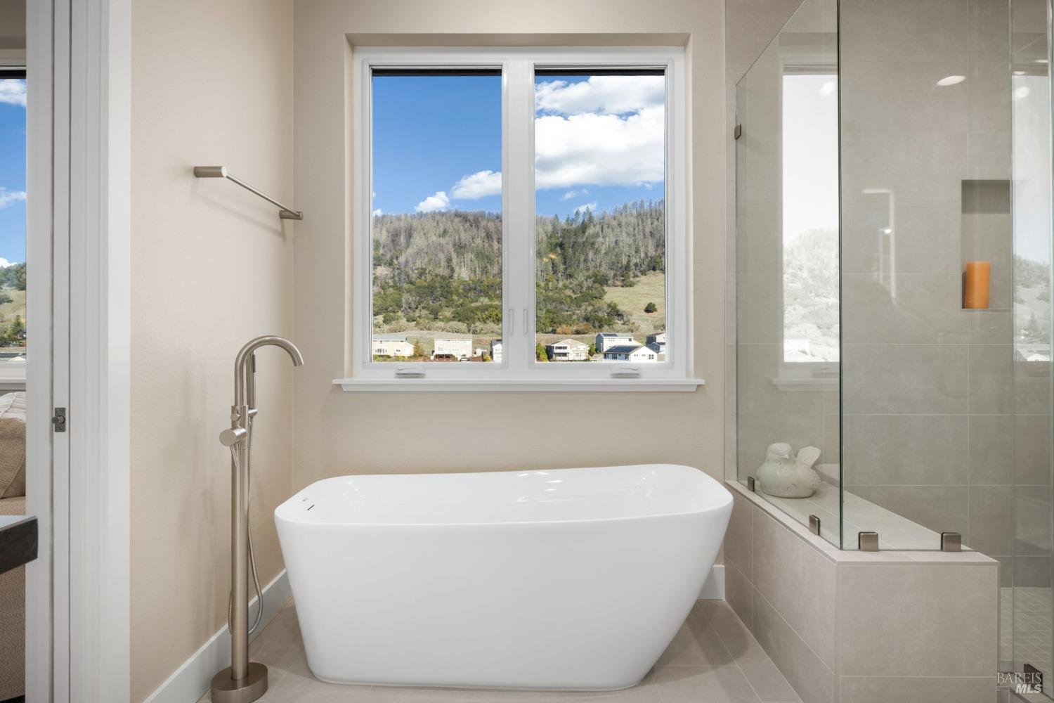 5903 Mountain Hawk Dr