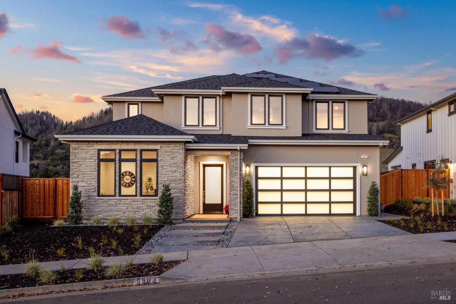 5903 Mountain Hawk Dr