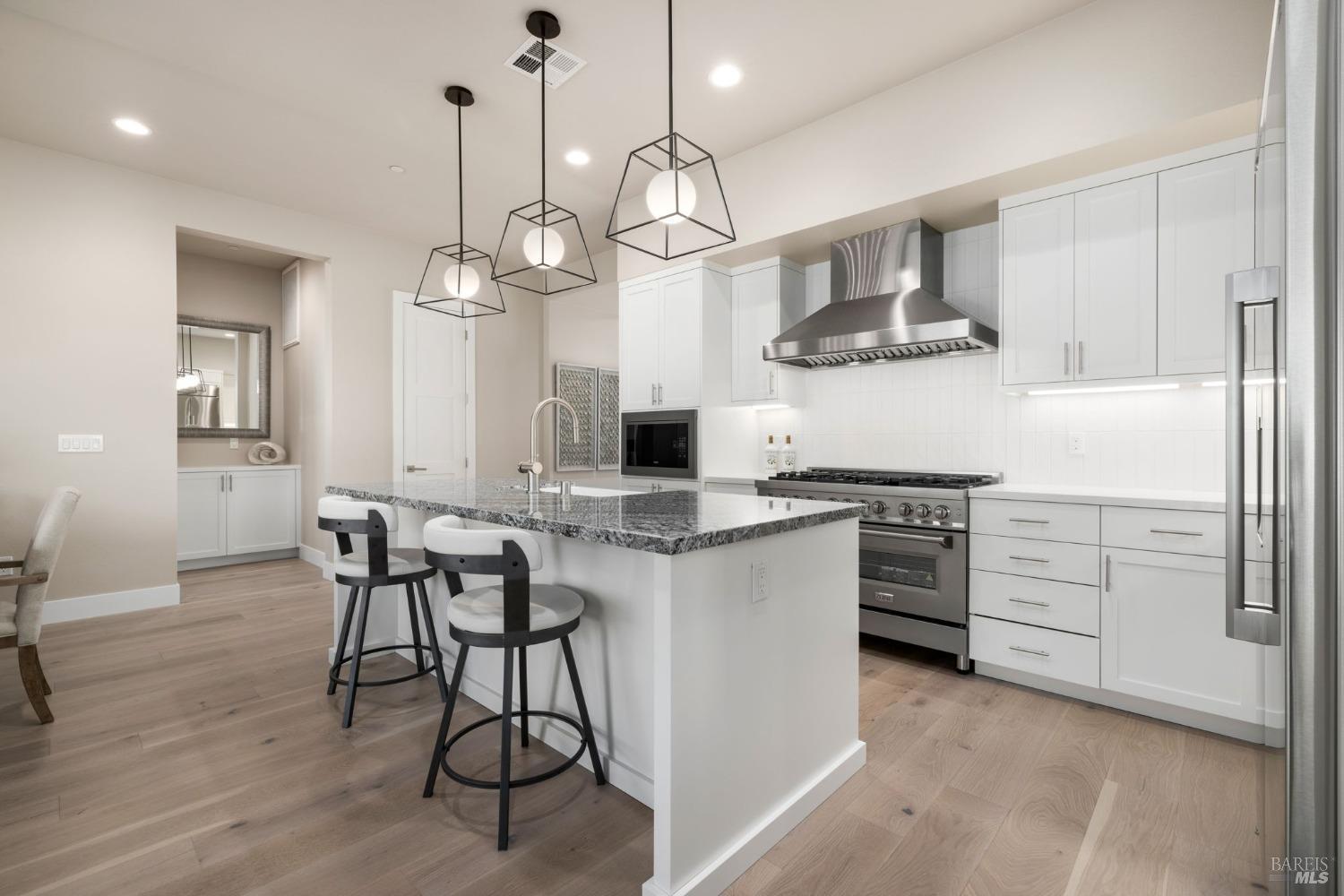 5903 Mountain Hawk Dr