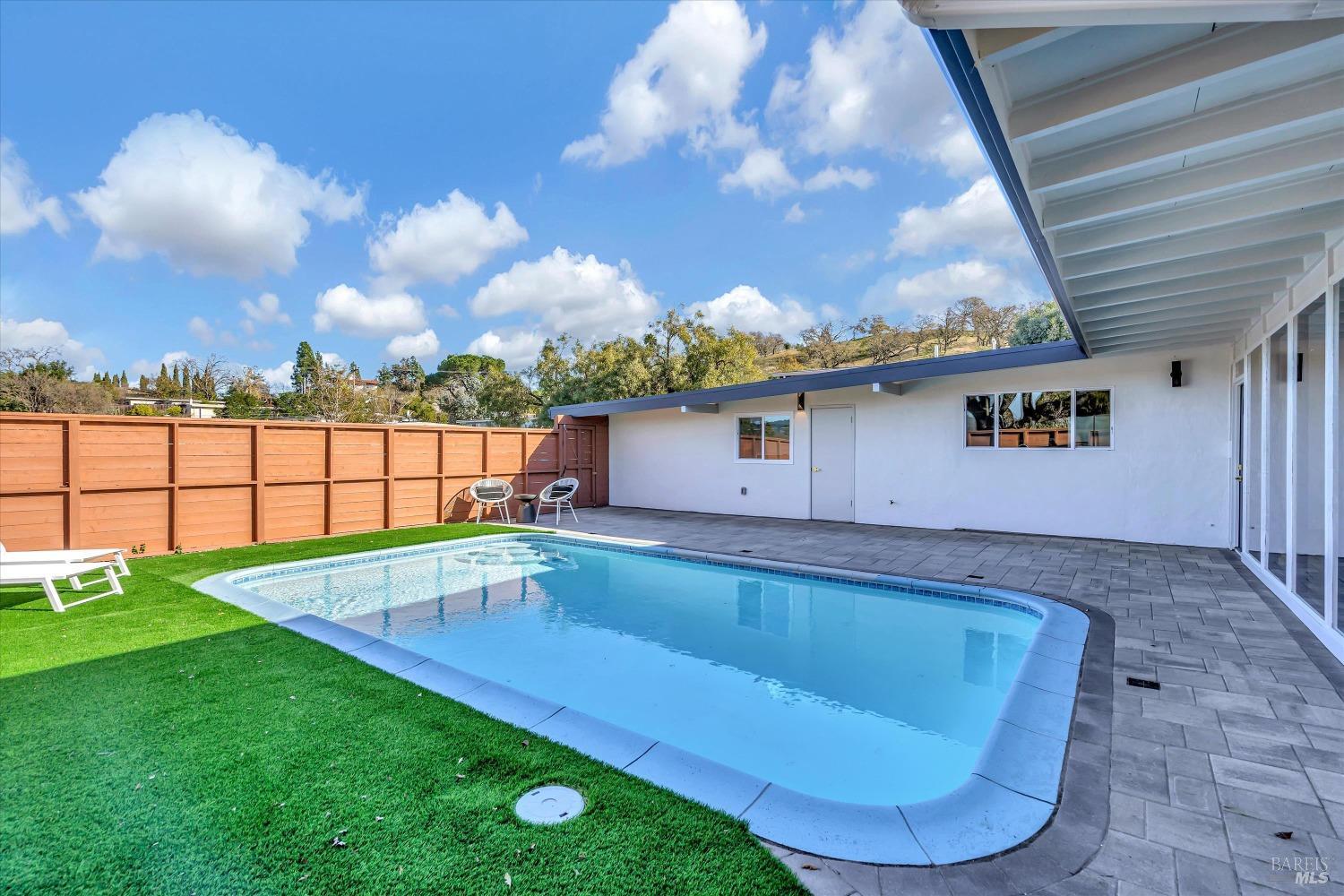 1271 Leafwood Heights