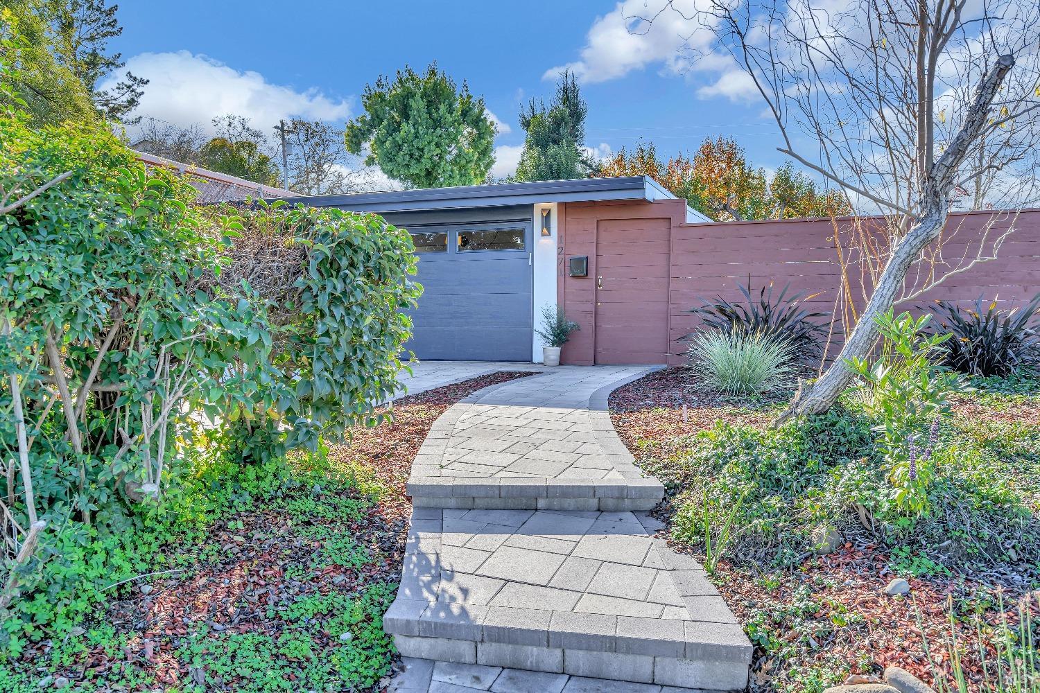 1271 Leafwood Heights