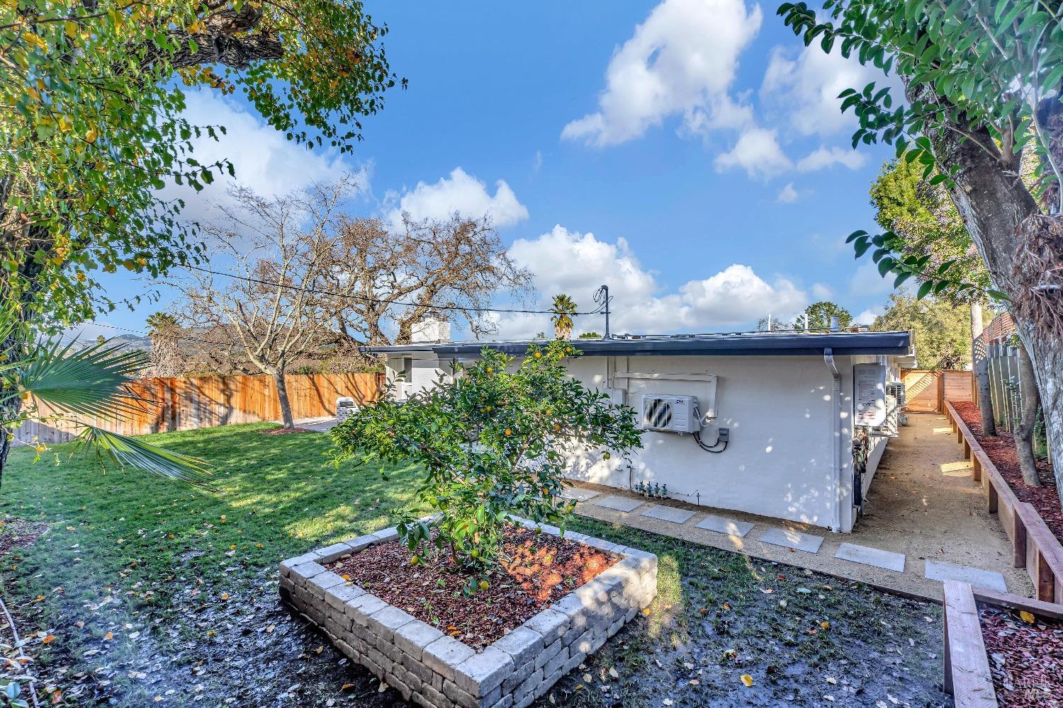 1271 Leafwood Heights