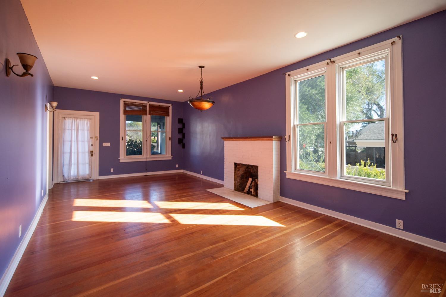 405 N Cloverdale Blvd