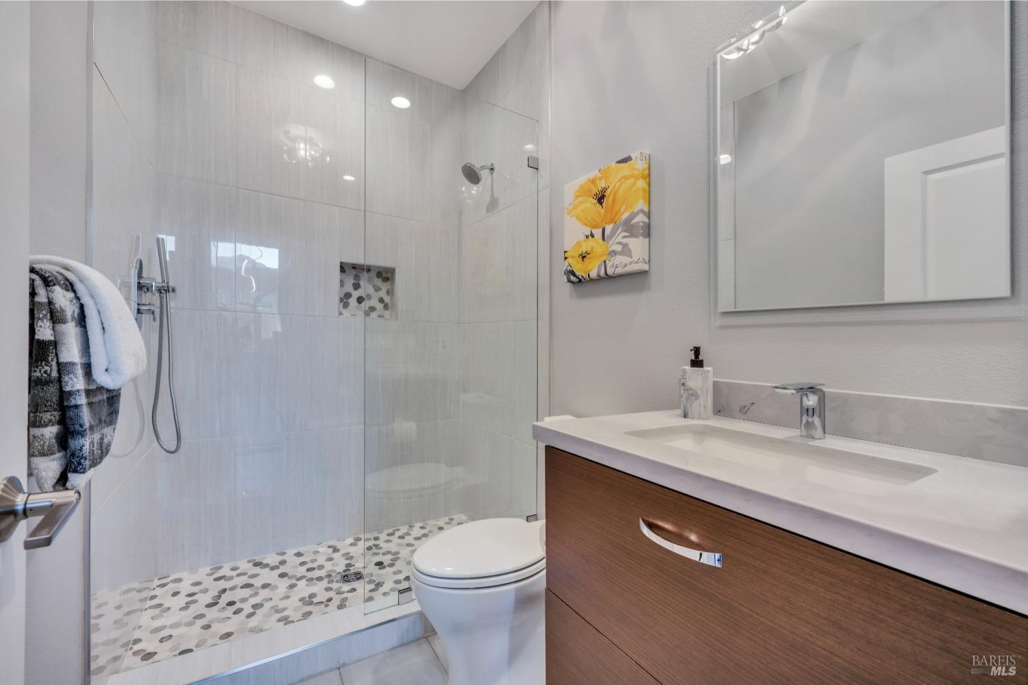 1806 Bella Vista Way