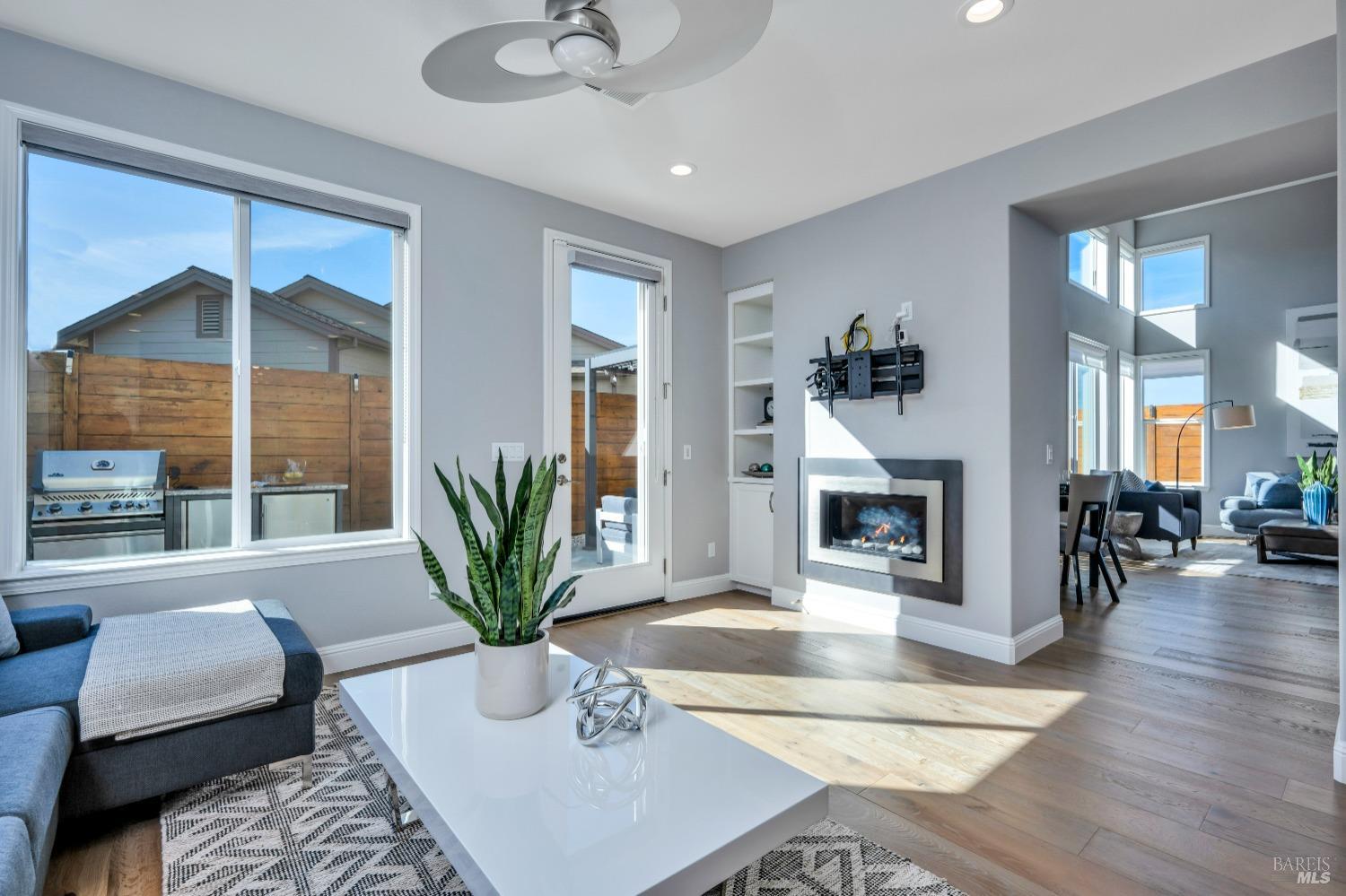 1806 Bella Vista Way