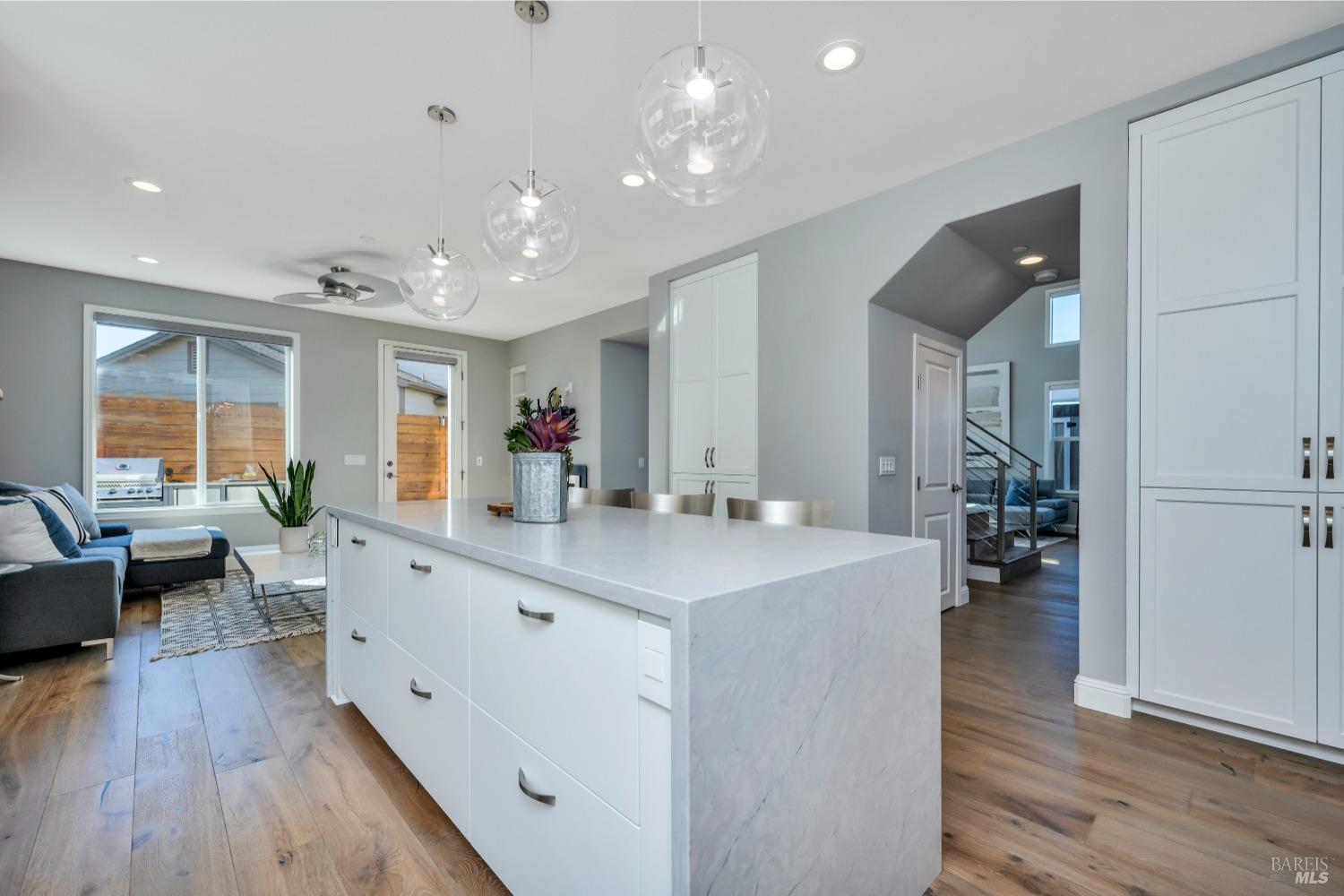 1806 Bella Vista Way