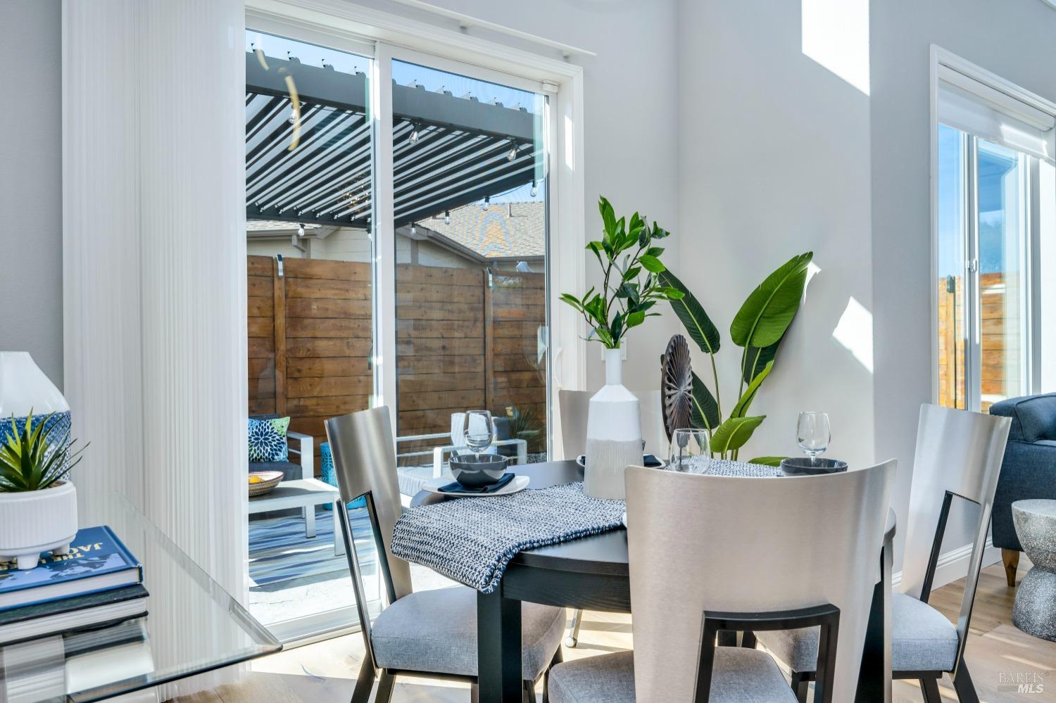 1806 Bella Vista Way