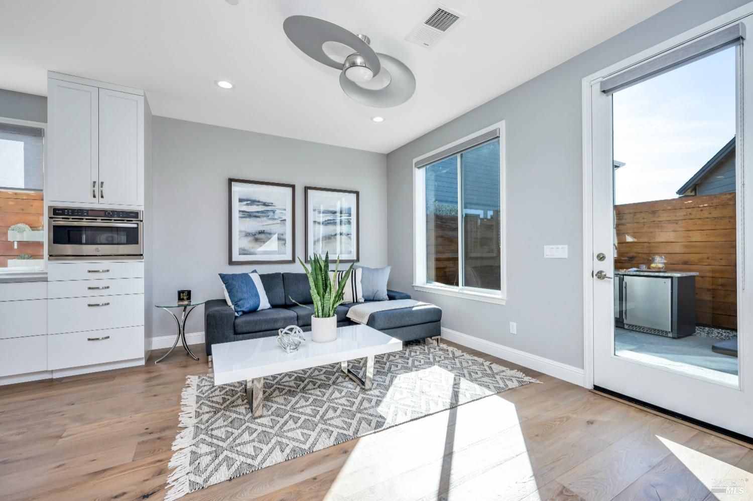 1806 Bella Vista Way