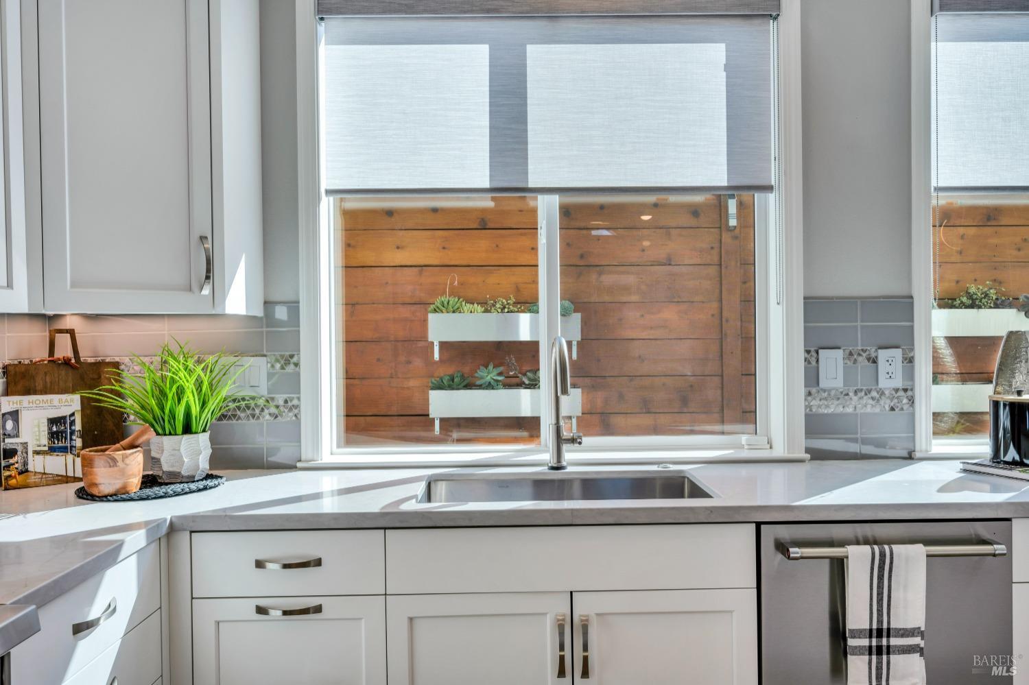 1806 Bella Vista Way