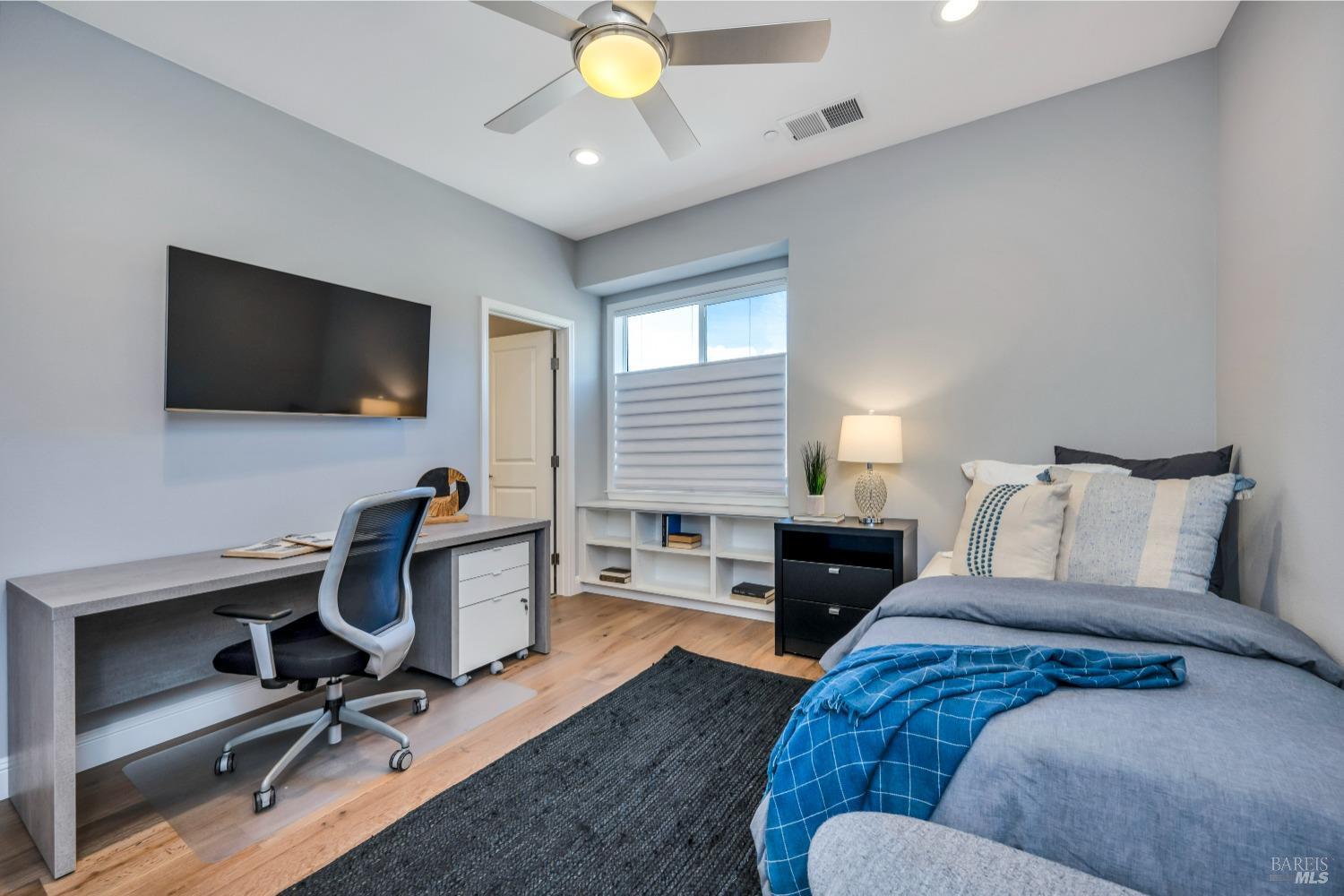 1806 Bella Vista Way