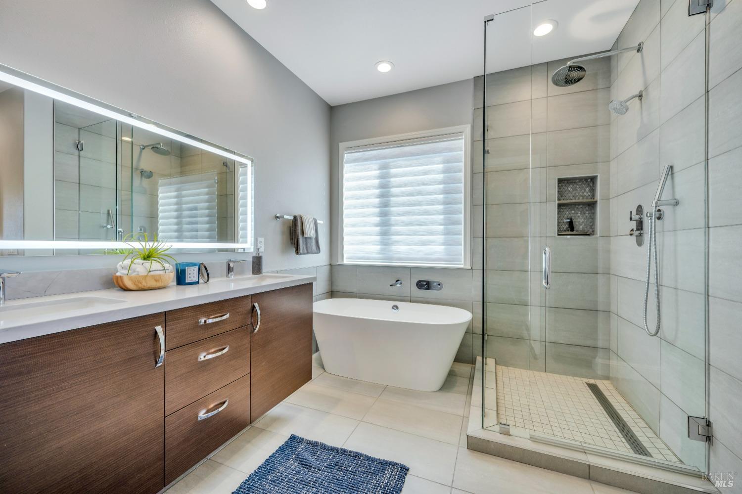 1806 Bella Vista Way