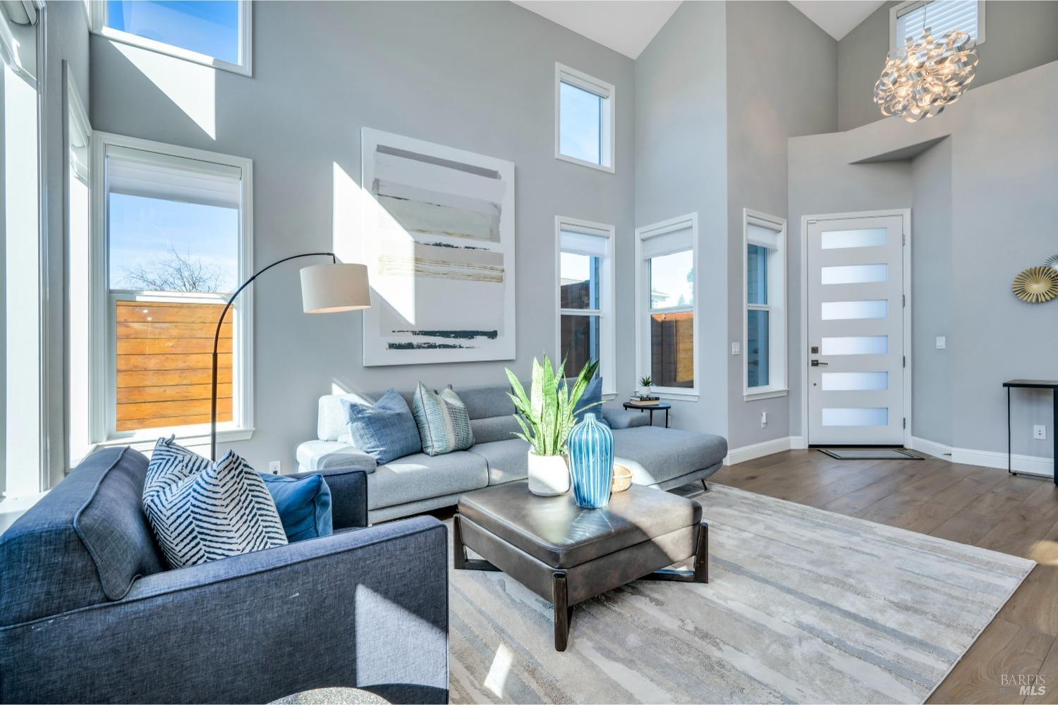 1806 Bella Vista Way