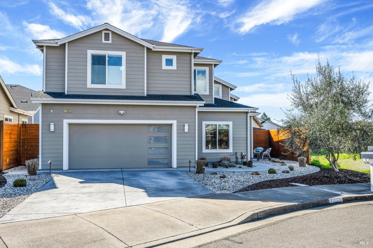 1806 Bella Vista Way