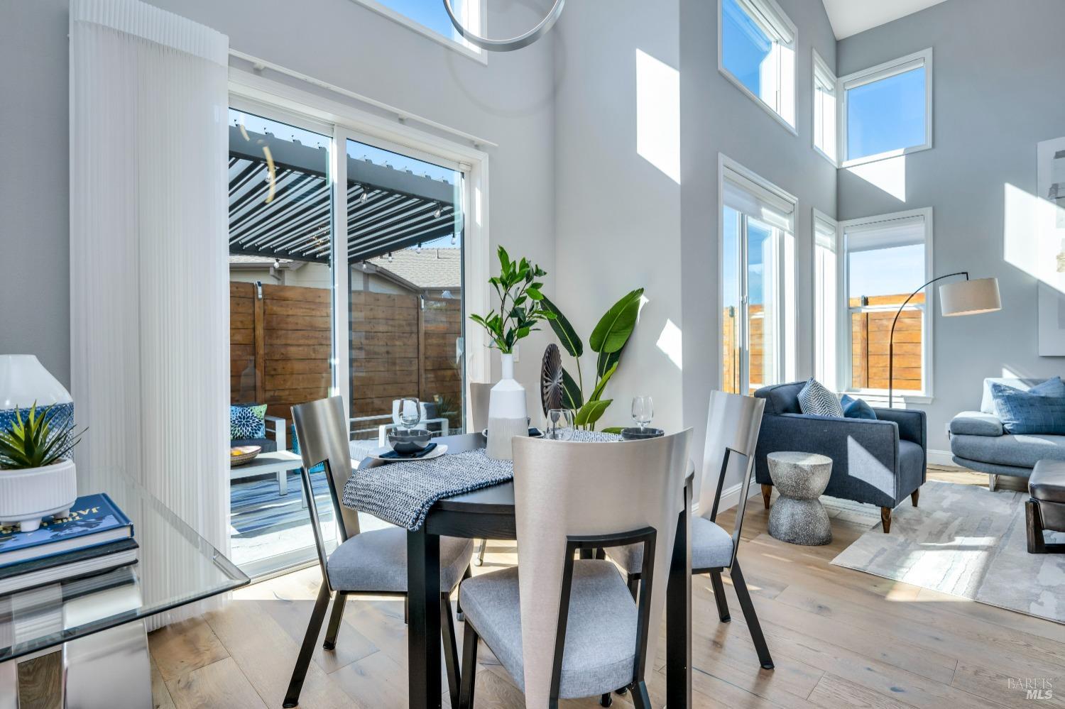 1806 Bella Vista Way