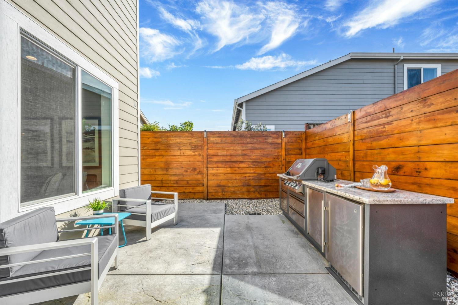 1806 Bella Vista Way