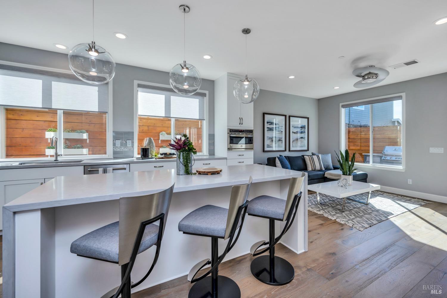 1806 Bella Vista Way