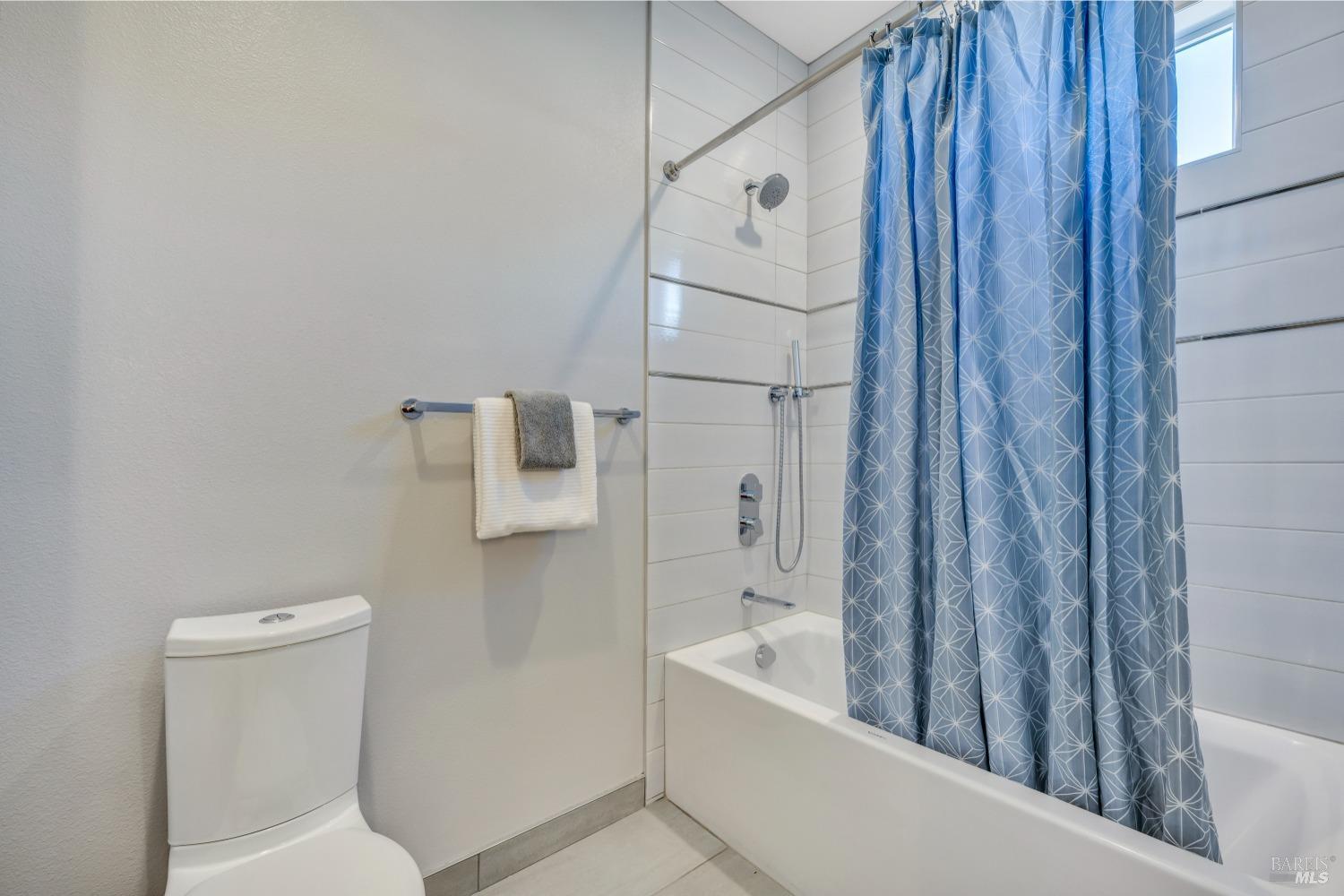 1806 Bella Vista Way