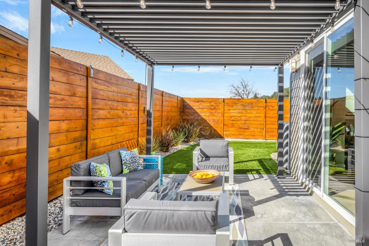 1806 Bella Vista Way