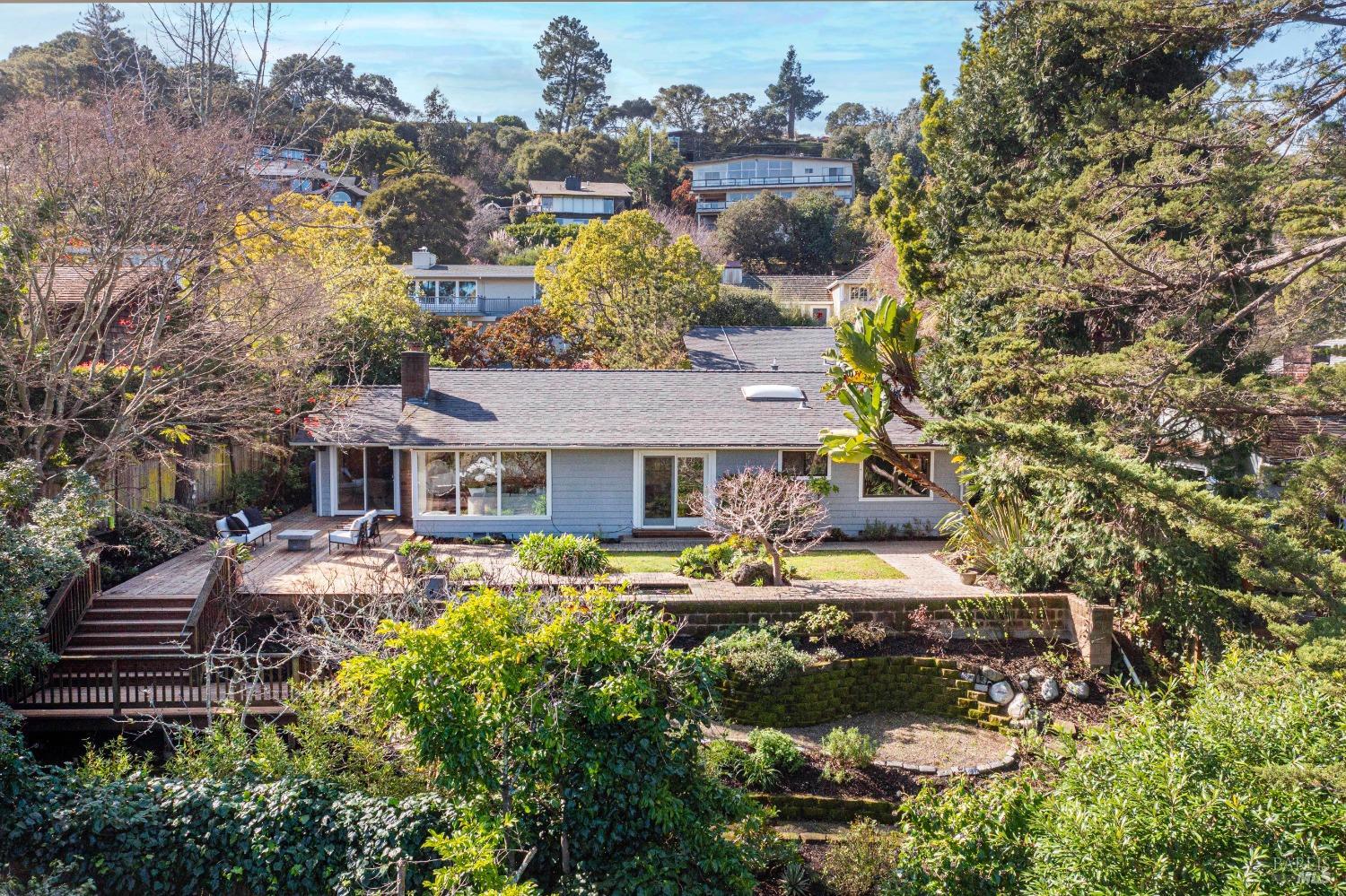 28 Bayview Avenue