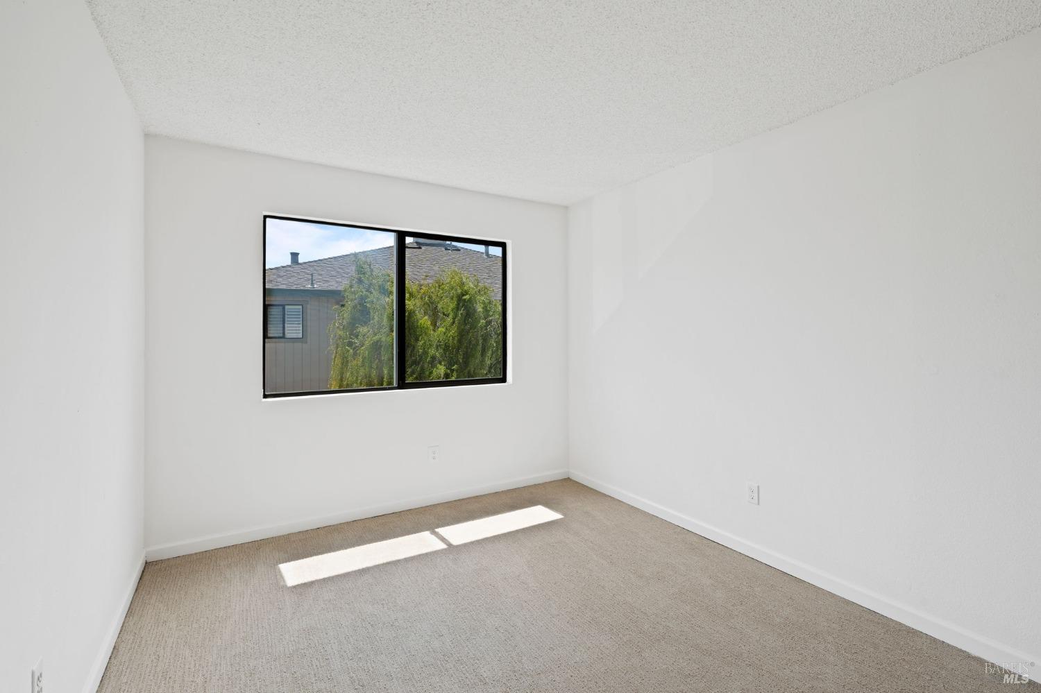 140 Captains Cove Dr